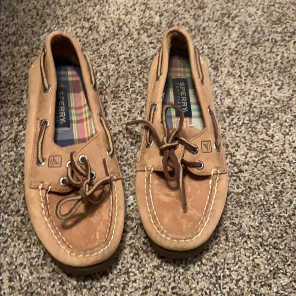 TAN SPERRYS